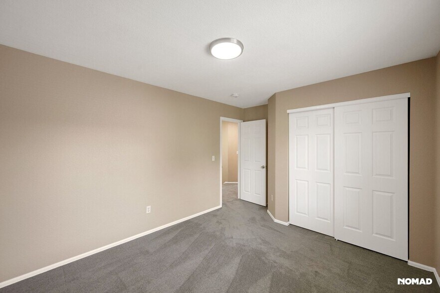 Building Photo - 2942 N Princess Cir