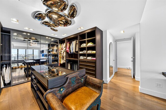 Building Photo - 601 NE 36th St