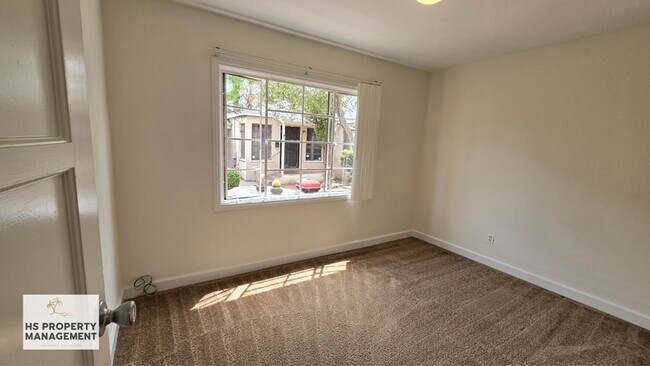 Building Photo - 303 Palm Ave