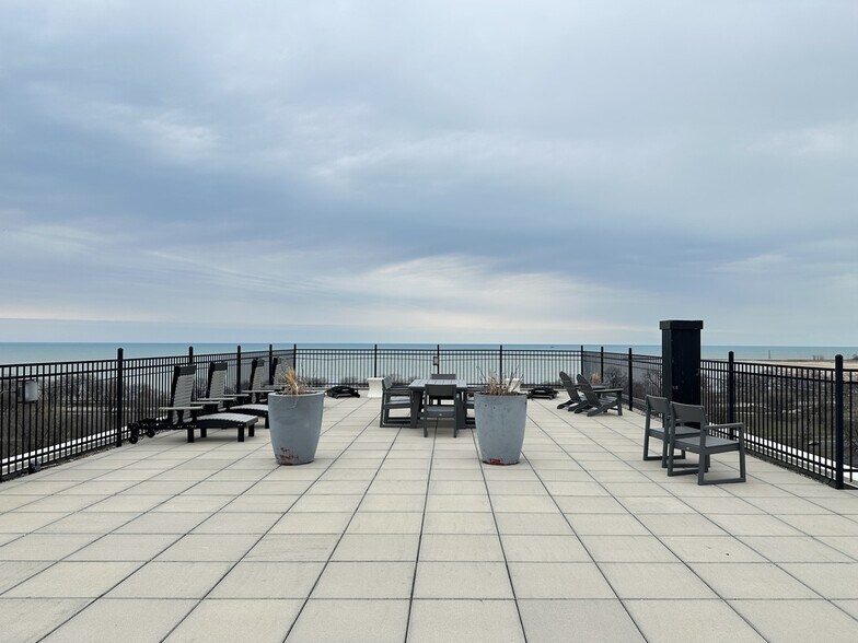 Building Photo - 4950 N Marine Dr