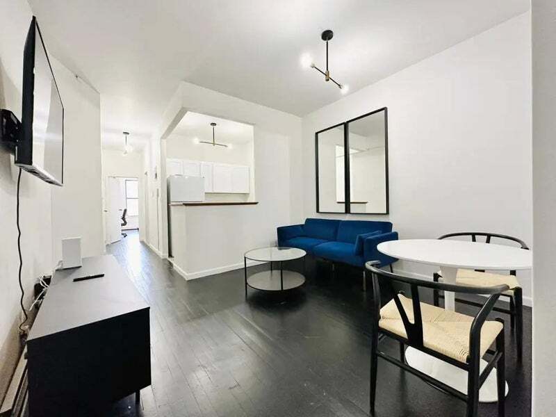 Building Photo - Furnished room/NOT APARTMENT