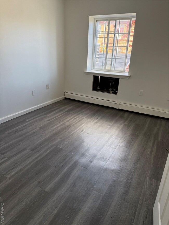 Primary Photo - 1550 Parker St