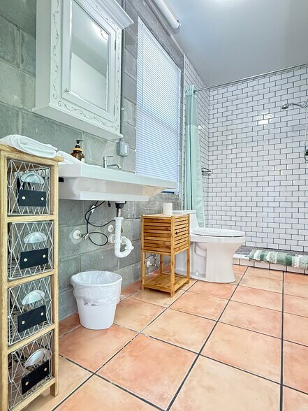 Building Photo - 1335 Churchill Rd