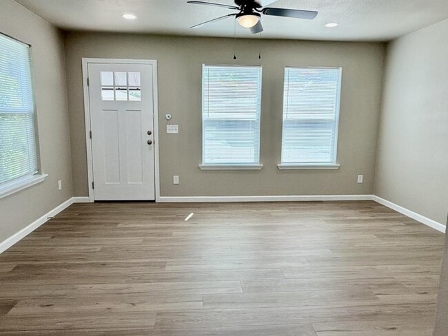 Building Photo - 20 Sarasue Ln