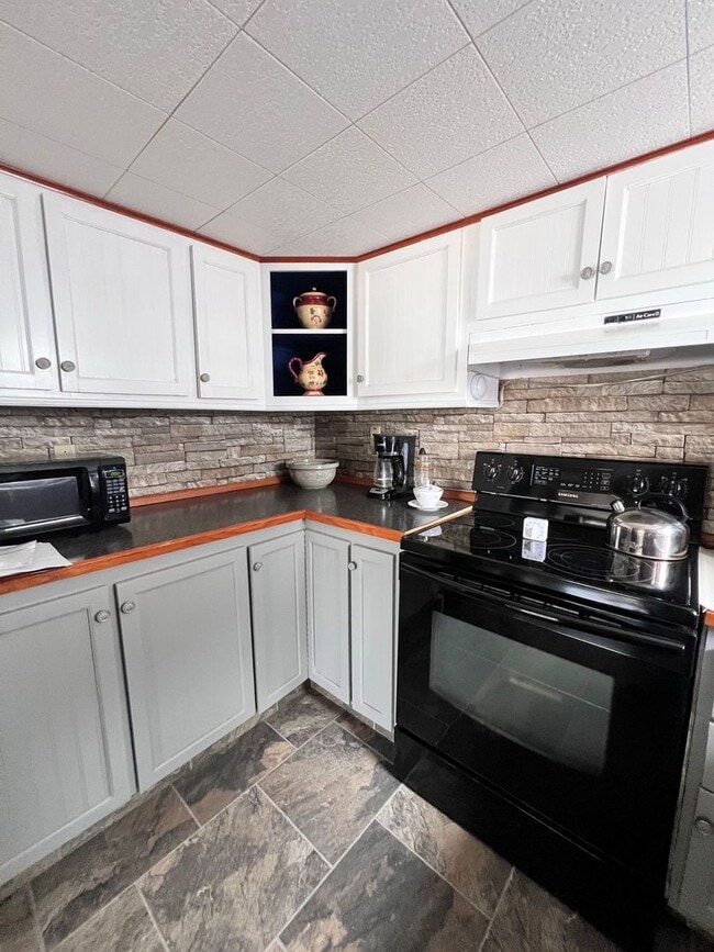 Building Photo - Regency Cove 55+ Gated Community - Stunnin...