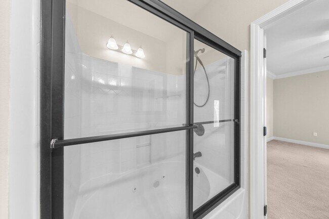 Building Photo - Modern Home in the Heart of Niceville!