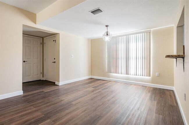 Building Photo - 2497 Heron Terrace