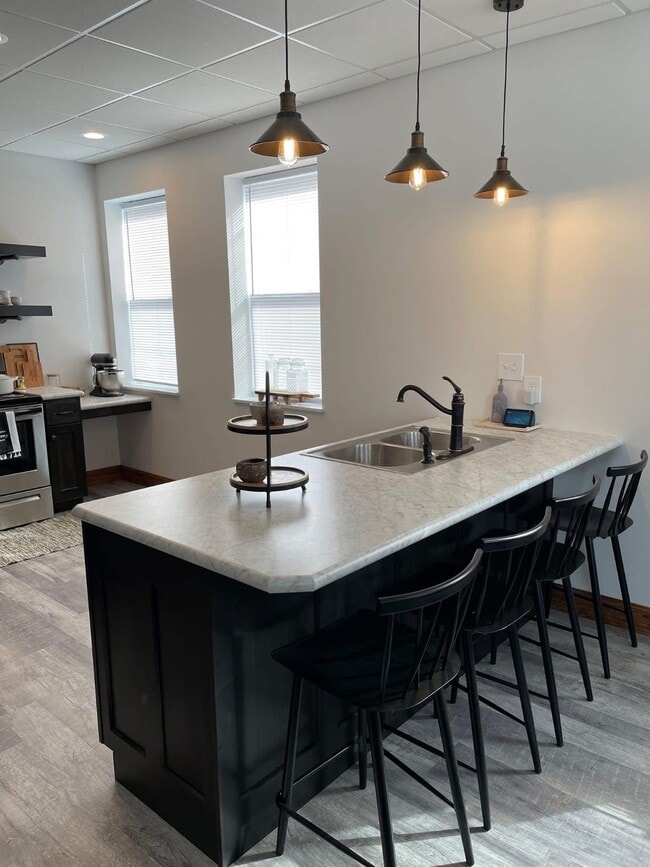 Building Photo - 902 9th St