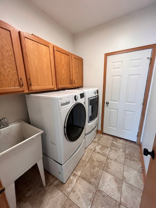 Building Photo - 1523 Schumacher Dr