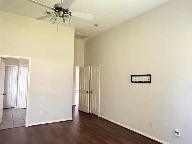 Building Photo - 11605 Bay Ledge Dr