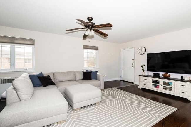 Building Photo - 16D Troy Dr