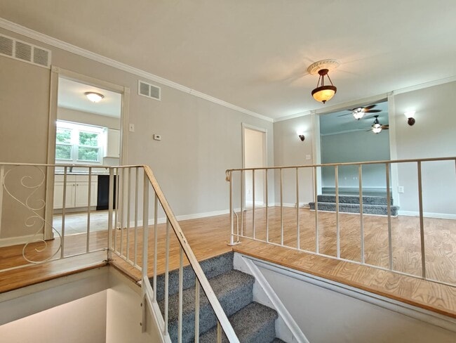 Building Photo - 252 Terry Ln