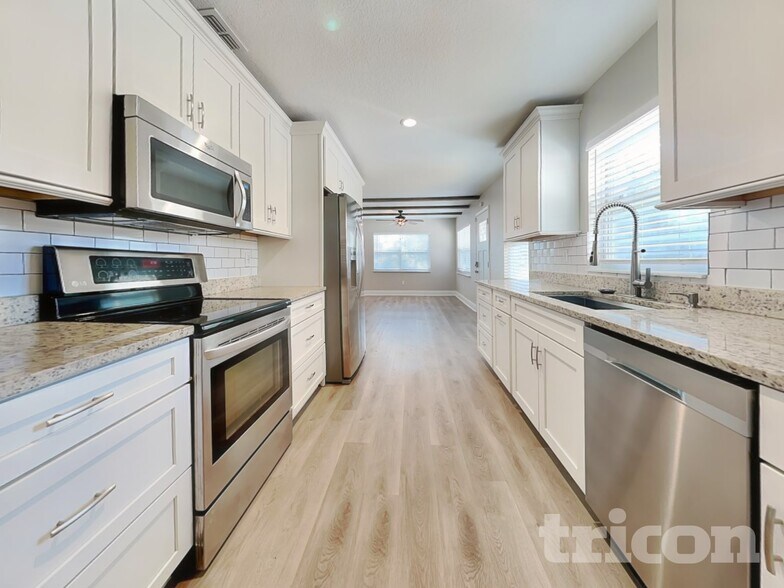 Building Photo - 6905 N 19th St