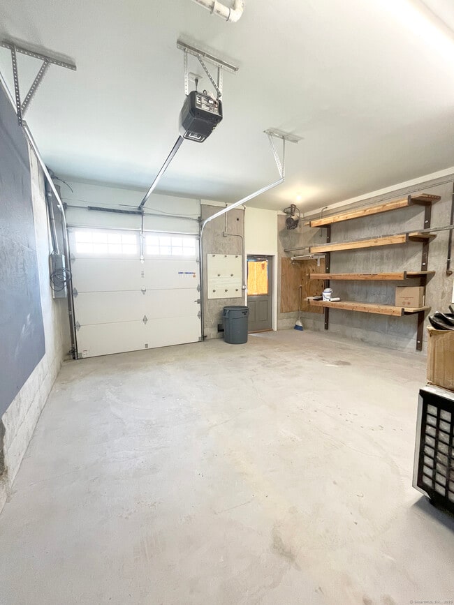 Building Photo - 6 Silver St