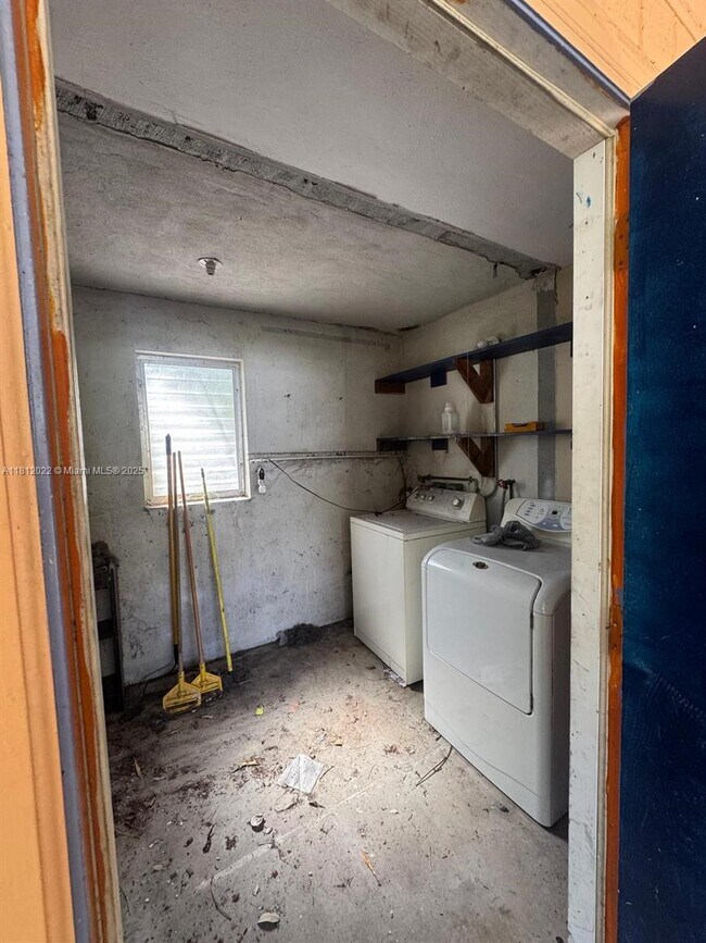 Building Photo - 1818 Middle River Dr