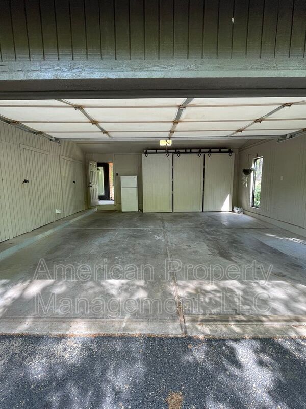 Building Photo - 3711 E 108th St