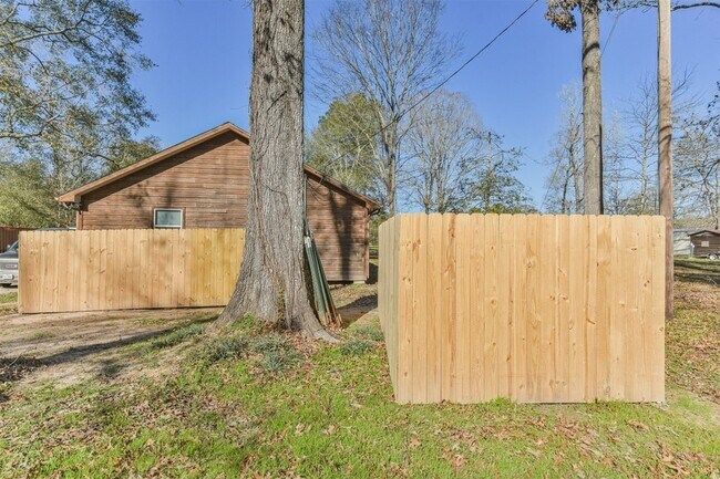 Building Photo - 24237 Creekwood Dr