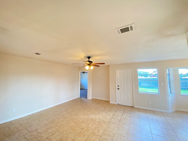 Building Photo - 521 26th Ave N