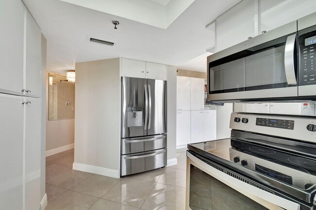 Building Photo - 6372 La Costa Dr