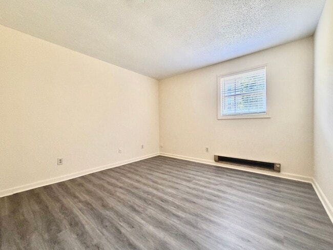 Building Photo - 725 N Privette St