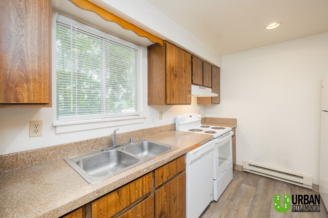 Building Photo - 3129 E 29th Ave