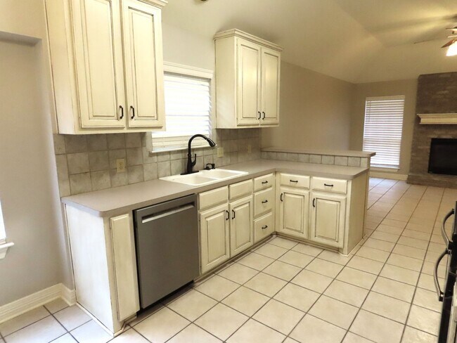 Building Photo - COMING SOON! Whitehouse! Gorgeous 4 Bedroom, 2 Bath Home