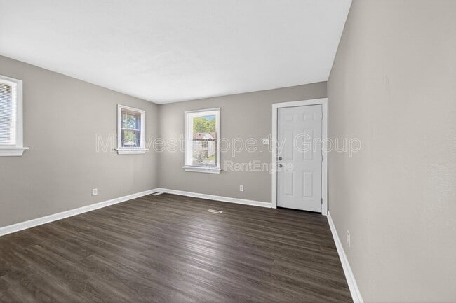 Building Photo - 10066 Dorothy Ave