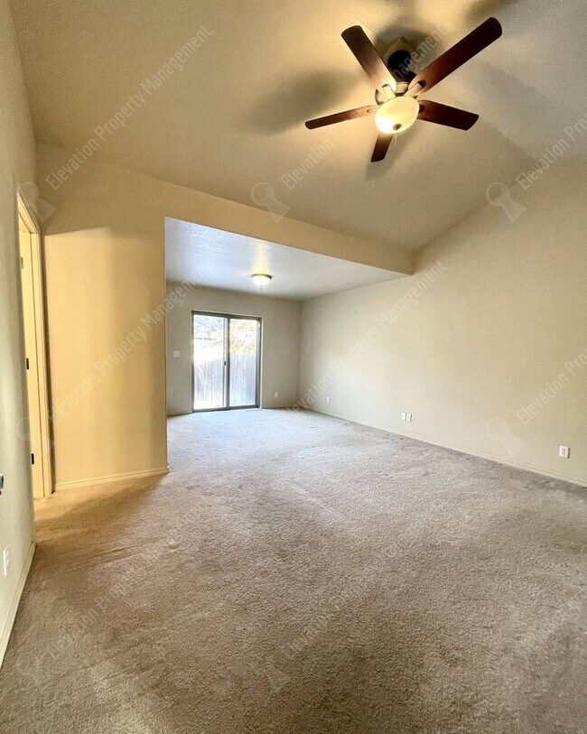 Building Photo - Charming 3-bedroom in heart of Sisters
