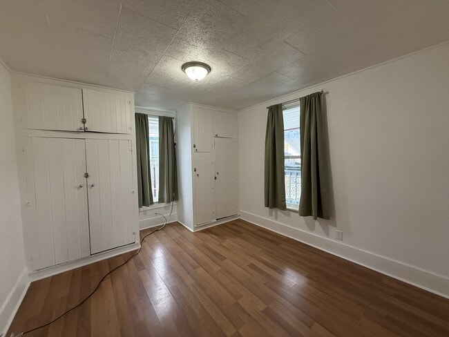 Building Photo - 1321 SE Mill St