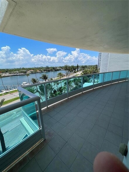 Building Photo - 5025 Collins Ave