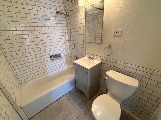 Building Photo - Affordable 3 bedroom home available now in Bellflower