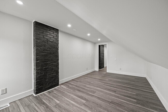 Building Photo - 941 E Whittier St