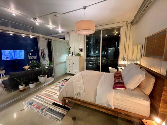 Building Photo - 444 N E St