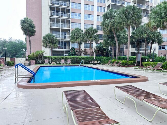 Building Photo - 10777 W Sample Rd