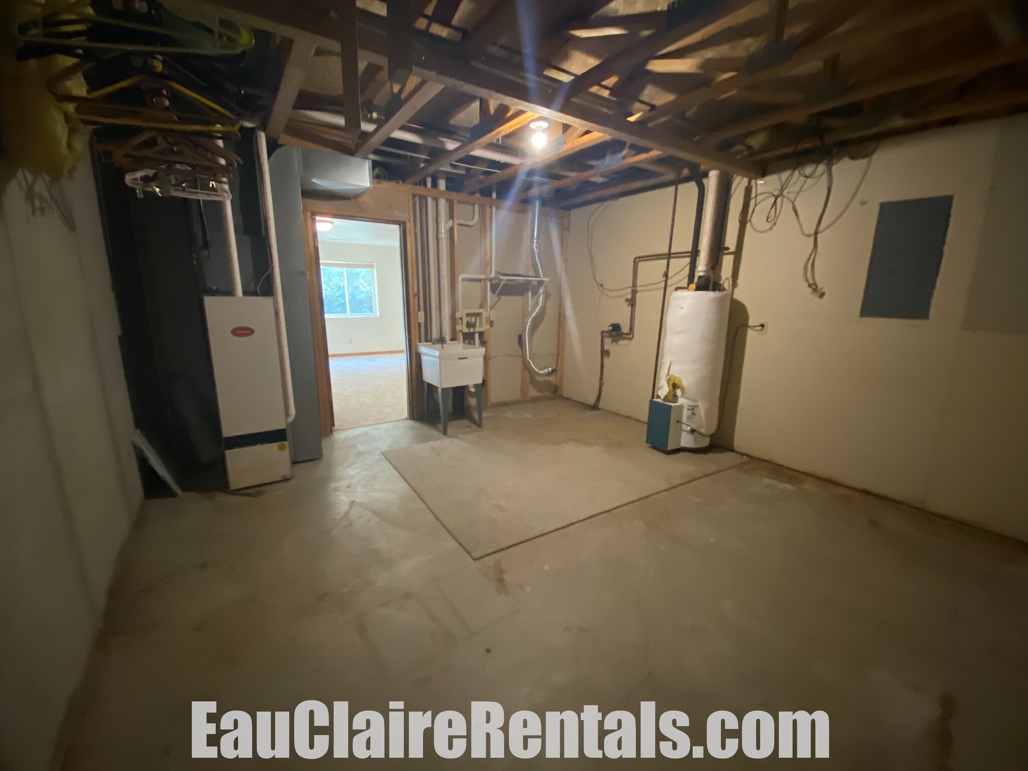 Laundry hookups - 2265 Frank St