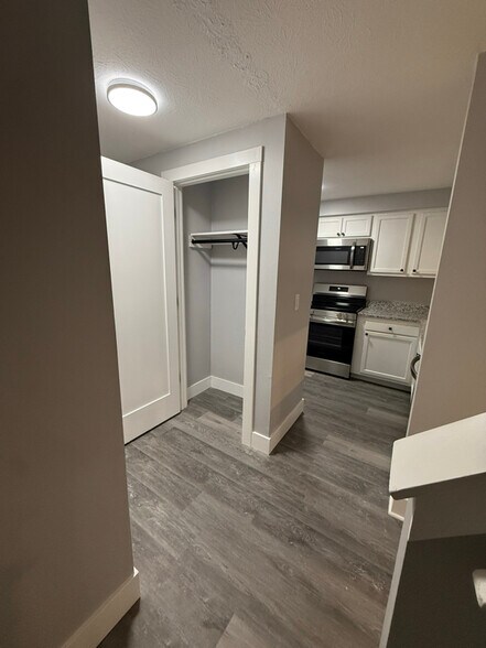 Building Photo - 3974 Lake Run Blvd