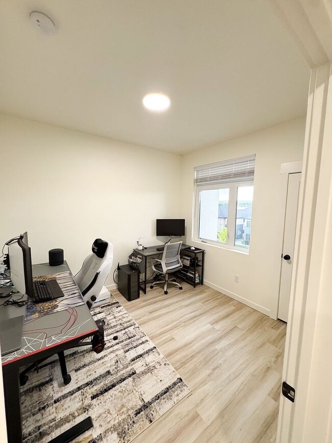 Building Photo - Beautiful Condo For Rent In Rexburg!
