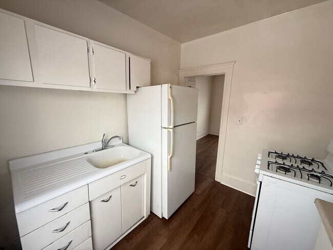 Building Photo - Ganson St 1101-1105 E w/East Ave 525 &amp; 527 N