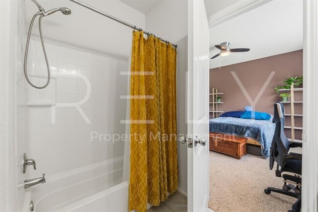 Building Photo - 1600 Cliffbrake Wy