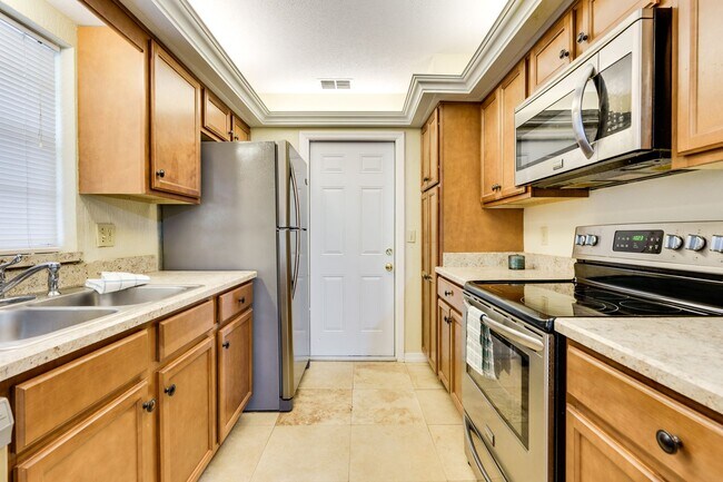 Building Photo - Charming 3BR/2BA Single-Family Home in Por...
