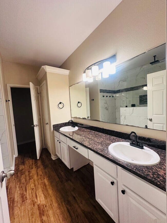Building Photo - 6017 Tapestry Dr