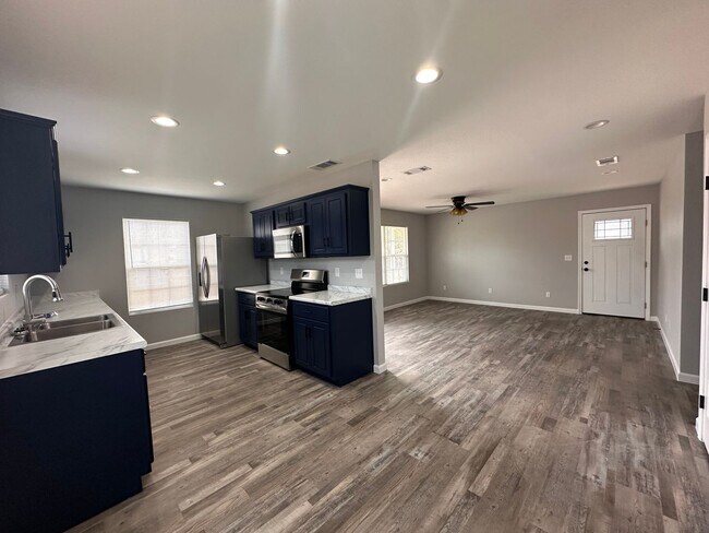 Building Photo - 3 Bed 2 Bath New Construction Brick Home