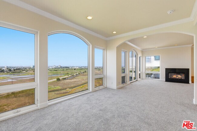 Building Photo - 8120 Billowvista Dr