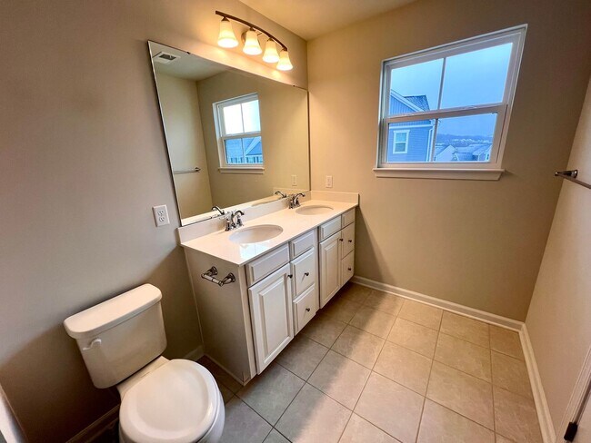 Building Photo - 3 Bed 3 Bath- Mars PA