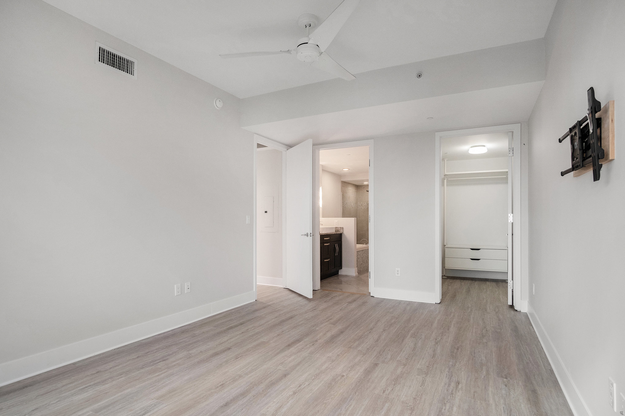 Building Photo - 335 Bridge St NW