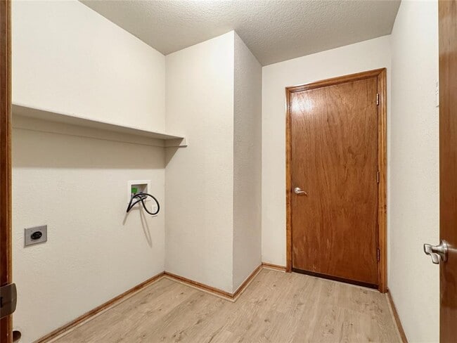 Building Photo - 14021 Harvest Cir