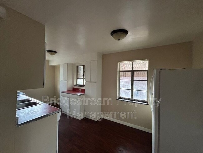 Building Photo - 960 Sherwood Dr