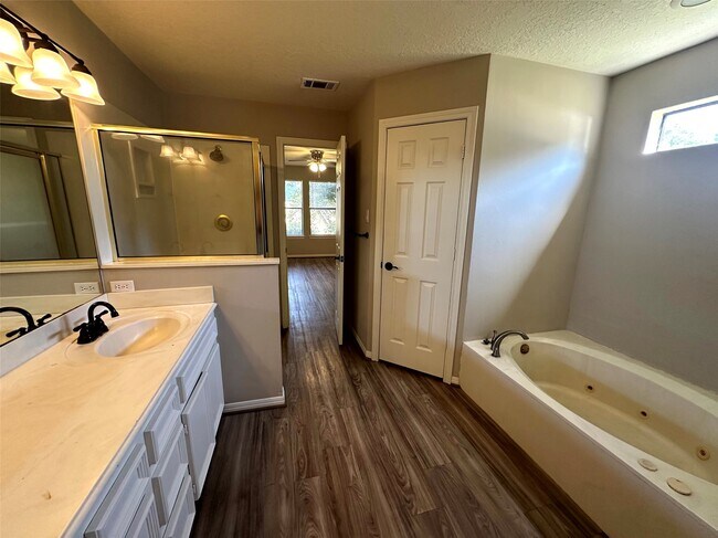 Building Photo - 14870 Cetus Ct