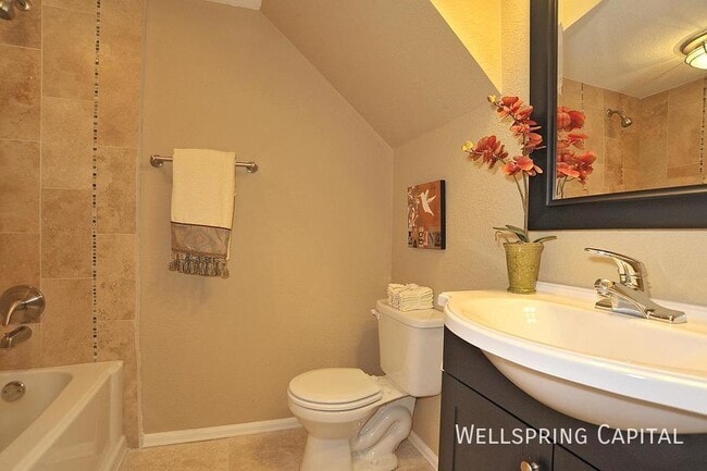 Building Photo - 2690 Pontiac St