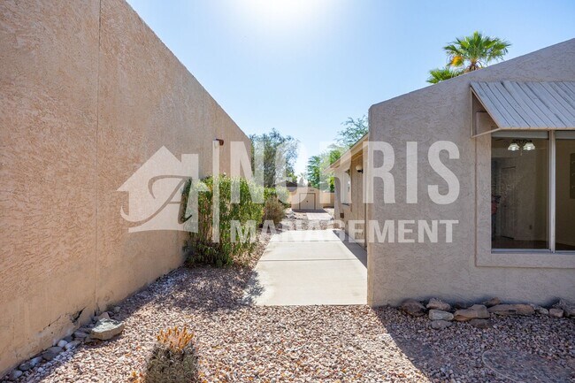 Building Photo - Cozy Home with No HOA and a Large NO Maintenance Backyard